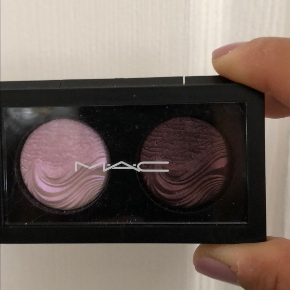 MAC Cosmetics extra dimension eye shadow x 2